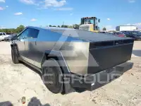 2025 Tesla Cybertruck photo