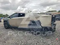 2025 Tesla Cybertruck photo