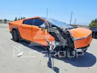 2025 Tesla Cybertruck фото