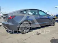 2025 Tesla Model 3 фото