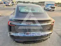 2025 Tesla Model 3 фото