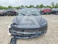 2025 Tesla Model 3 фото
