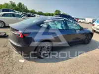 2025 Tesla Model 3 фото