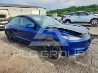 2025 Tesla Model 3 фото