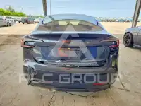 2025 Tesla Model 3 фото