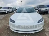 2025 Tesla Model 3 фото