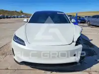 2025 Tesla Model 3 фото