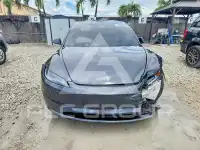 2025 Tesla Model 3 фото