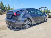 2025 Tesla Model 3 фото