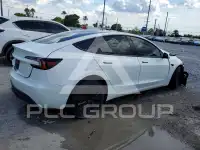 2025 Tesla Model 3 фото