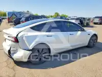 2025 Tesla Model 3 photo