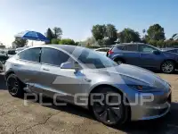 2025 Tesla Model 3 фото