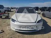 2025 Tesla Model 3 фото