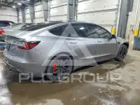 2025 Tesla Model 3 фото
