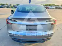 2025 Tesla Model 3 фото