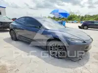 2025 Tesla Model 3 фото