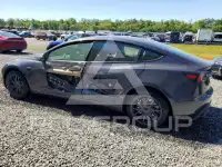 2025 Tesla Model 3 фото