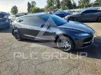 2025 Tesla Model 3 фото