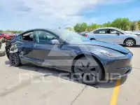 2025 Tesla Model 3 фото