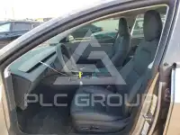 2025 Tesla Model 3 фото