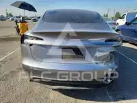2025 Tesla Model 3 фото