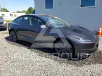 2025 Tesla Model 3 фото
