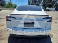 2025 Tesla Model 3 фото