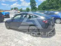 2025 Tesla Model 3 фото