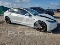 2025 Tesla Model 3 фото