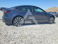 2025 Tesla Model 3 фото