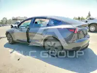 2025 Tesla Model 3 фото