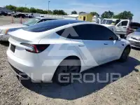 2025 Tesla Model 3 фото