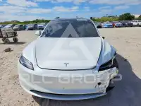 2025 Tesla Model 3 фото