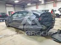 2025 Tesla Model 3 фото