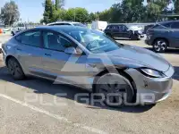 2025 Tesla Model 3 фото