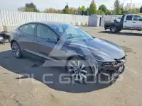 2025 Tesla Model 3 фото