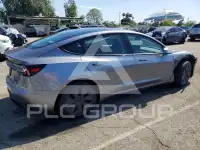 2025 Tesla Model 3 фото