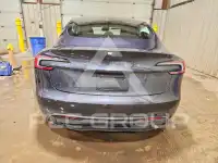 2025 Tesla Model 3 фото