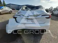 2025 Tesla Model 3 фото