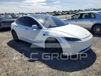 2025 Tesla Model 3 фото