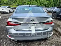 2025 Lexus ES350 photo
