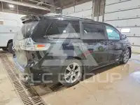 2011 Toyota SIENNA photo
