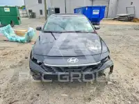 2025 Hyundai Elantra photo