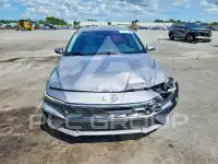 2025 Hyundai Elantra photo