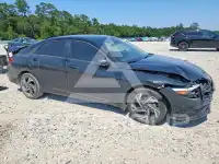2025 Hyundai Elantra photo