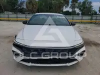 2025 Hyundai Elantra photo