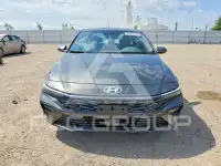 2025 Hyundai Elantra photo