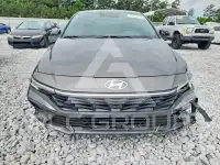 2025 Hyundai Elantra photo