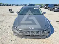 2025 Hyundai Elantra photo