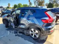 2026 Volvo XC40 фото